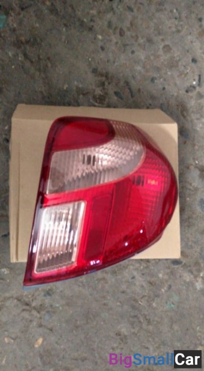 Фонарь задний левый Toyota platz